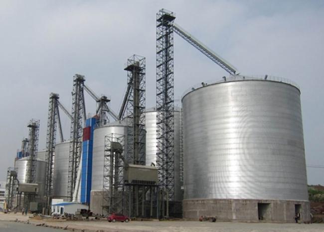 兴庆大型钢板库构造参数及水泥储存质量